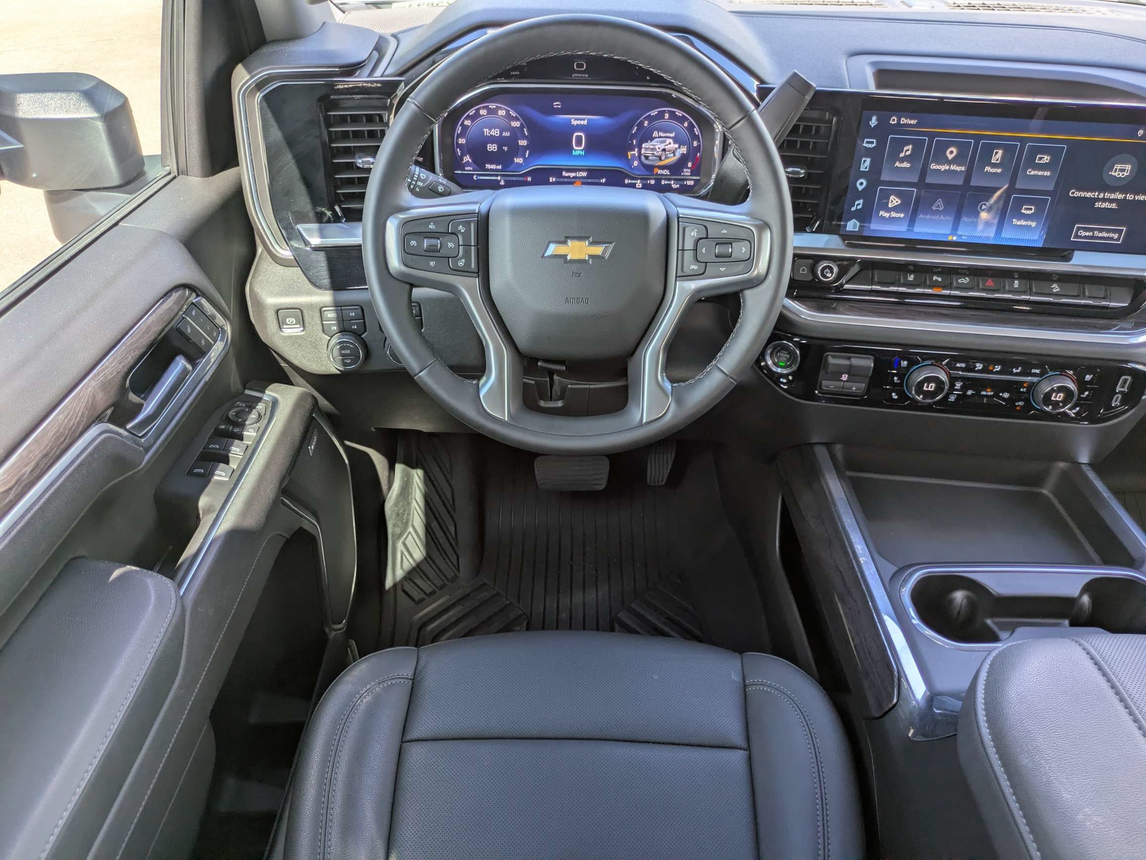 Used 2025 Chevrolet Silverado 2500 LTZ w/ LTZ Convenience Package AWD/4WD image 4