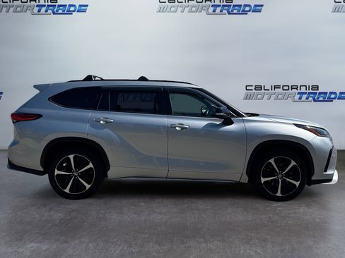 Used 2021 Toyota Highlander XSE FWD image 4