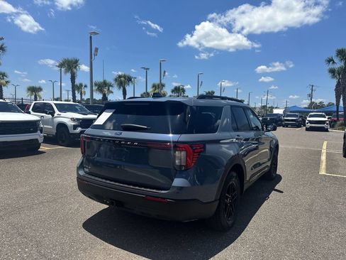 Used 2025 Ford Explorer Active RWD image 16