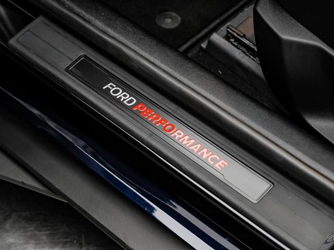 Used 2021 Ford Mustang Shelby GT500 w/ Carbon Fiber Track Pack image 47