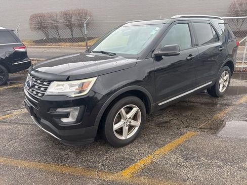 Used 2017 Ford Explorer XLT w/ Equipment Group 202A image 2