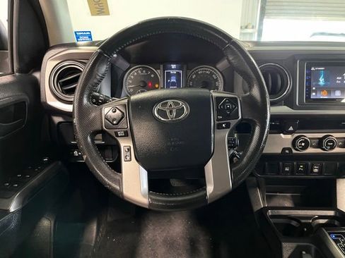 Used 2016 Toyota Tacoma SR5 RWD image 21