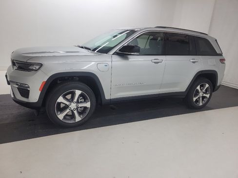 Used 2023 Jeep Grand Cherokee 4WD 4xe w/ Luxury Tech Group II image 2