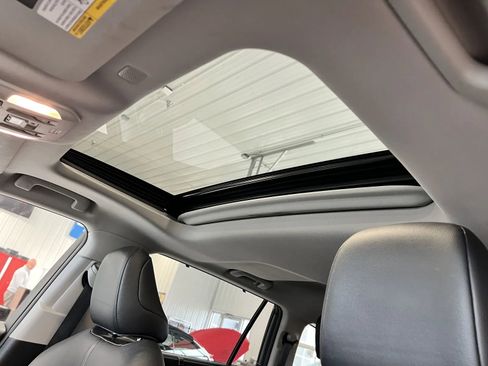 Used 2020 Toyota Highlander XLE image 38