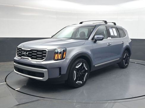 Used 2025 Kia Telluride S FWD image 8