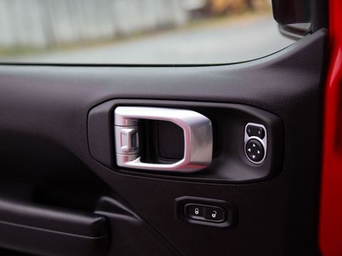 Used 2021 Jeep Wrangler Unlimited Islander image 19