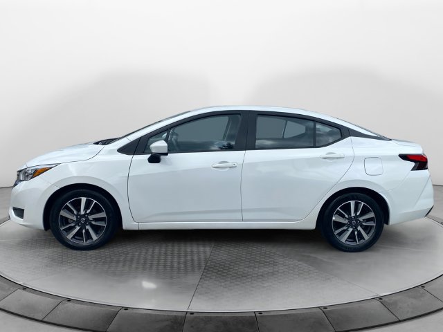 Used 2025 Nissan Versa SV FWD image 2