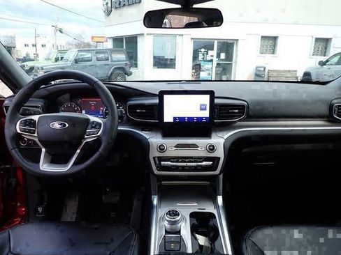 Used 2023 Ford Explorer XLT w/ Equipment Group 202A AWD/4WD image 17