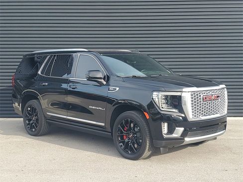 Used 2024 GMC Yukon Denali w/ Denali Reserve Package image 9