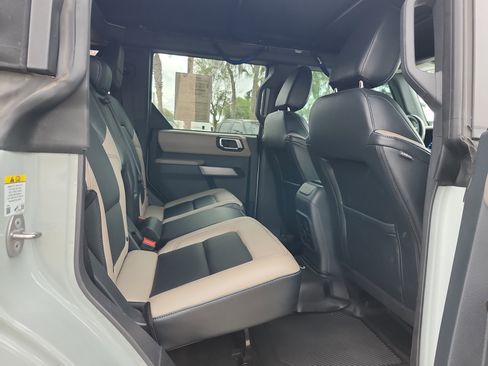 Used 2023 Ford Bronco Wildtrak image 19