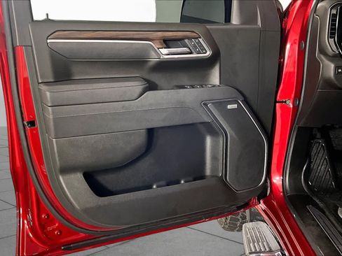 Used 2025 GMC Sierra 1500 SLT AWD/4WD image 21