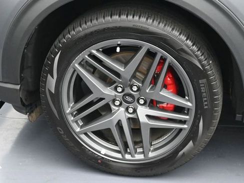 Used 2025 Ford Explorer ST-Line w/ ST-Line Street Pack AWD/4WD image 7