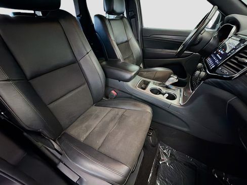 Used 2020 Jeep Grand Cherokee Altitude RWD image 15