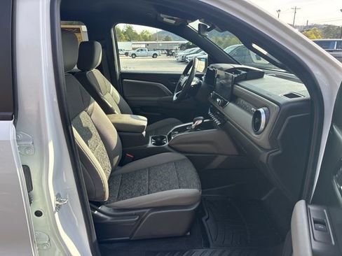 Used 2024 Chevrolet Colorado ZR2 w/ Technology Package AWD/4WD image 32