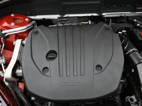 Used 2024 Volvo XC60 B5 Plus w/ Protection Package Premier image 35