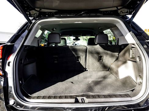 Used 2024 GMC Terrain SLT image 30