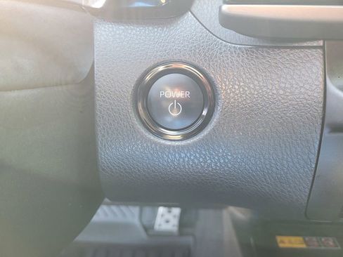 Used 2025 Toyota Camry SE FWD image 19