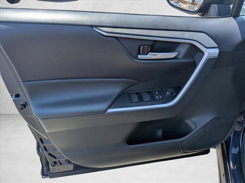 Used 2025 Toyota RAV4 XLE FWD image 10
