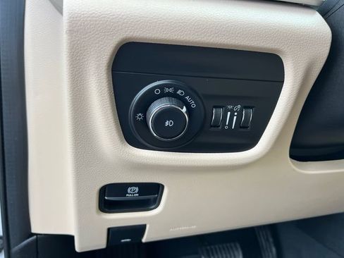 Certified 2023 Jeep Grand Cherokee Limited w/ Luxury Tech Group II AWD/4WD image 13