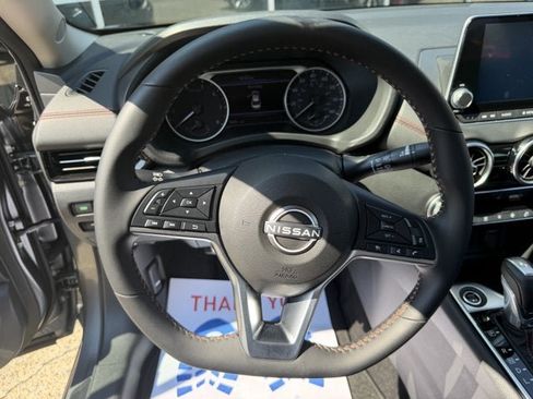 Used 2025 Nissan Sentra SR FWD image 17