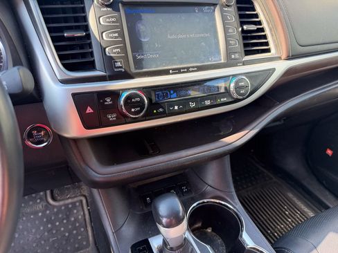 Used 2016 Toyota Highlander Limited AWD/4WD image 16