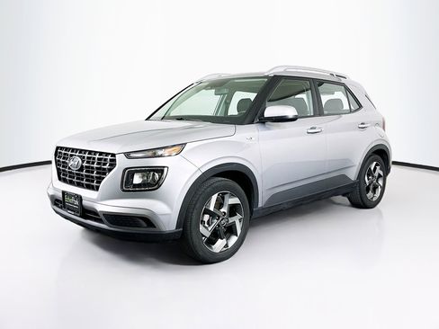 Used 2025 Hyundai Venue SEL FWD image 3