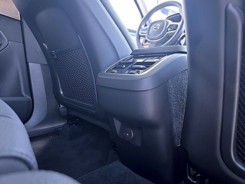 Certified 2025 Volvo XC90 B6 Plus AWD/4WD image 17