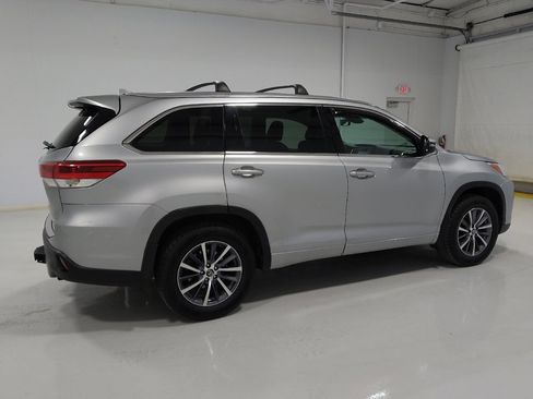 Used 2018 Toyota Highlander XLE image 10