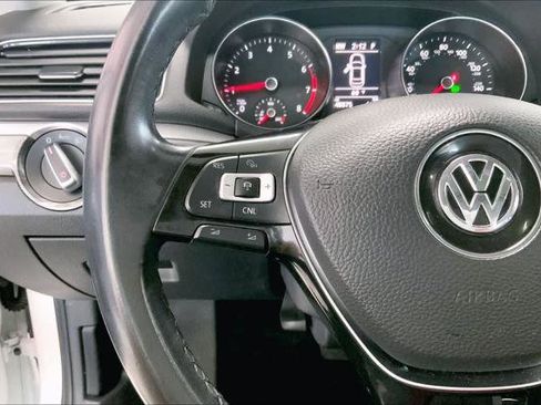 Used 2018 Volkswagen Passat 2.0T SE FWD image 22