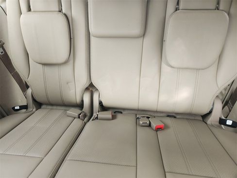 Used 2011 Chrysler Town & Country Touring-L image 29