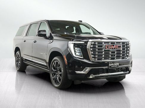 Used 2025 GMC Yukon XL Denali w/ Denali Reserve Package AWD/4WD image 7