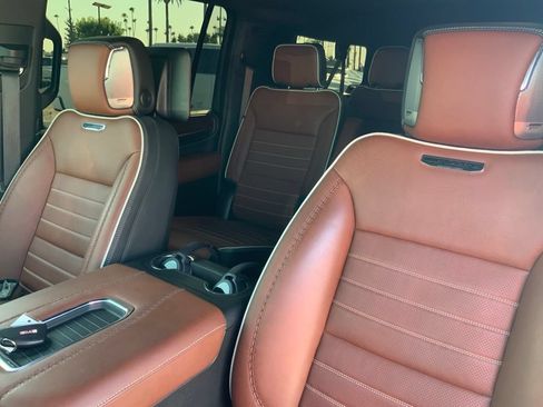 Used 2024 GMC Yukon XL Denali Ultimate AWD/4WD image 18