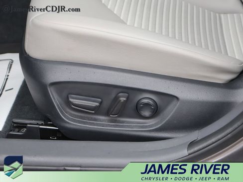 Used 2022 Toyota Camry SE image 23