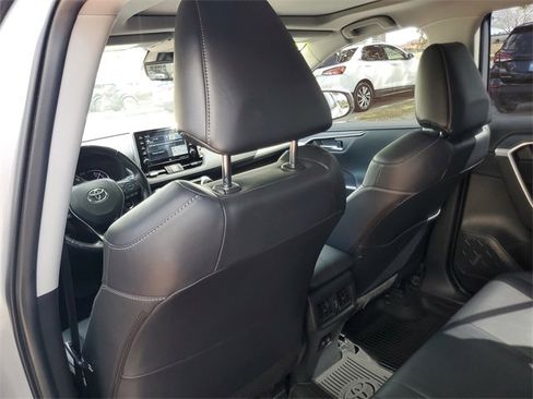 Used 2021 Toyota RAV4 Limited image 12