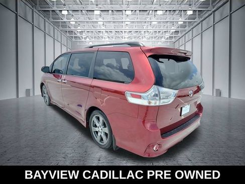 Used 2017 Toyota Sienna SE FWD image 3