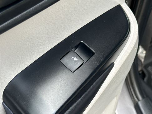 Used 2019 Toyota Highlander Plus AWD/4WD image 30