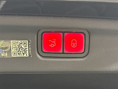 Certified 2024 Mercedes-Benz C 300 Sedan image 21