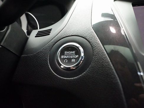 Used 2018 Ford Explorer XLT w/ Equipment Group 202A image 33