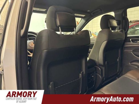 Used 2019 Jeep Grand Cherokee Laredo image 25