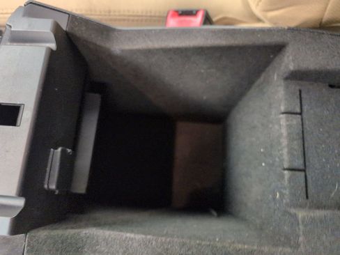 Used 2016 Ford Explorer XLT w/ Equipment Group 201A FWD image 38