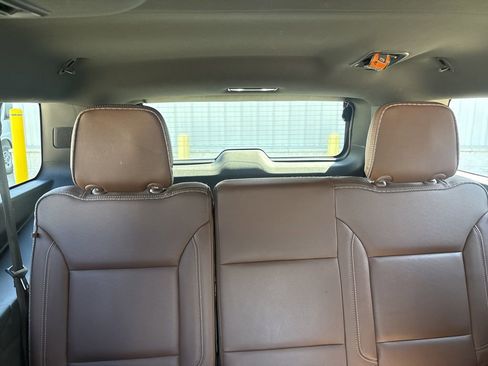 Used 2021 Chevrolet Suburban High Country w/ Premium Package AWD/4WD image 37