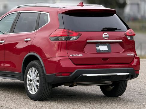 Used 2017 Nissan Rogue SV AWD/4WD image 16