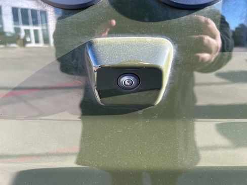 Used 2023 Jeep Gladiator Willys image 8