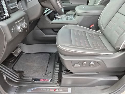 Used 2026 GMC Sierra 2500 AT4X w/ LPO, Black Badging Package image 32