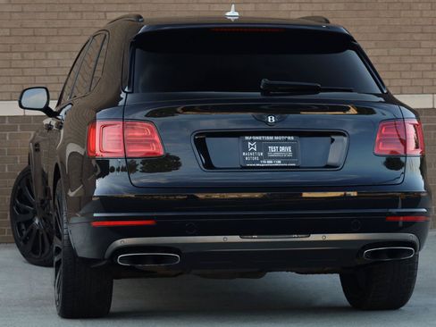 Used 2018 Bentley Bentayga AWD/4WD image 11