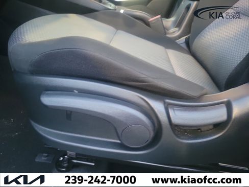 Certified 2023 Kia Soul LX FWD image 23