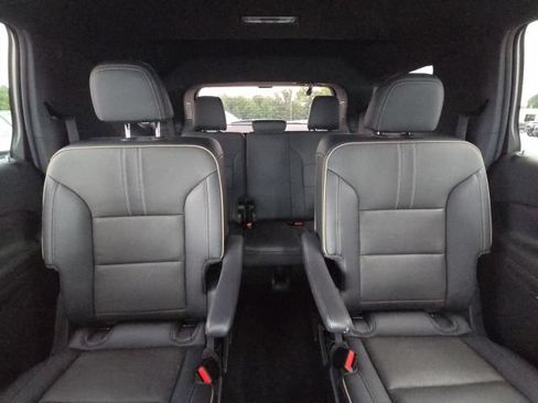 Used 2025 Chevrolet Traverse High Country FWD image 20