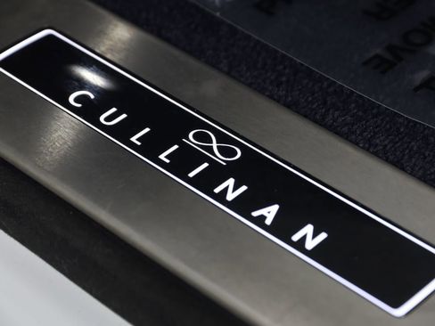 Used 2024 Rolls-Royce Cullinan Black Badge AWD/4WD image 46