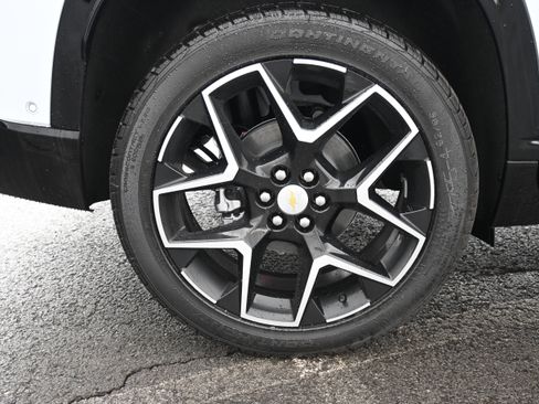 New 2026 Chevrolet Traverse High Country w/ LPO, Floor Liner Package AWD/4WD image 9