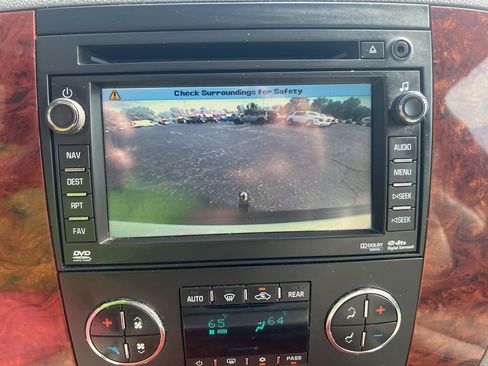 Used 2011 Chevrolet Tahoe LTZ AWD/4WD image 16